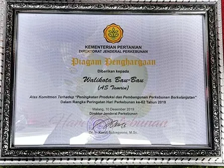 Aktif Dukung Bidang Perkebunan, AS Tamrin Dapat Penghargaan Kementan