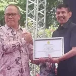 Aktif Dukung Bidang Perkebunan, AS Tamrin Dapat Penghargaan Kementan