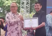 Aktif Dukung Bidang Perkebunan, AS Tamrin Dapat Penghargaan Kementan