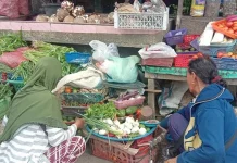 Tertibkan Penggunaan Trotoar, Satpol PP Baubau Sita Jualan Pedagang Tertibkan Penggunaan Trotoar, Satpol PP Baubau Sita Jualan Pedagang