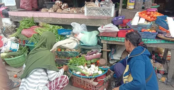 satpol_ppbaubau Tertibkan Penggunaan Trotoar, Satpol PP Baubau Sita Jualan Pedagang