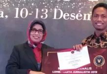 Jurnalis Zonasultra Raih Penghargaan Jurnalistik BNPT Lewat Tulisan Kalosara Jurnalis Zonasultra Raih Penghargaan Jurnalistik BNPT Lewat Tulisan Kalosara