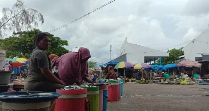 Pemkot Baubau Segera Tertibkan Pedagang Ikan di Pasar Wameo