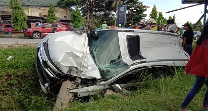 Sempat Tertidur, Pengendara Mobil Pajero Sport di Kendari Tabrak Tiang Listrik