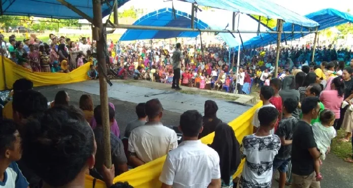 Warga Padati Roadshow Aswadi Adam di Kulisusu Utara