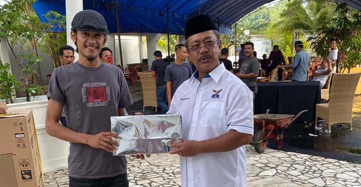 Baruga Aspirasi Rusda Mahmud di Kolut, Berbentuk Cottage di Pantai