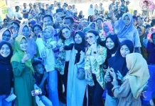 Ratusan Masyarakat Antusias Sambut Aswadi Adam di Bonegunu Ratusan Masyarakat Antusias Sambut Aswadi Adam di Bonegunu