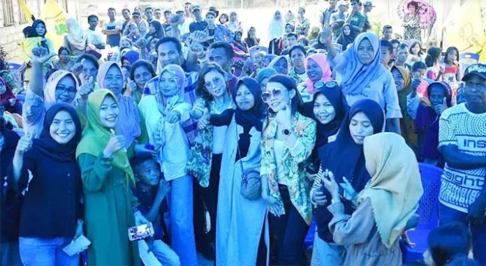 Ratusan Masyarakat Antusias Sambut Aswadi Adam di Bonegunu