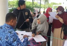 Pengambilan Kartu TKD, Ratusan Peserta CPNS Padati BKD Sultra Pengambilan Kartu TKD, Ratusan Peserta CPNS Padati BKD Sultra