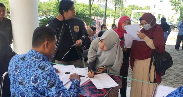 Pengambilan Kartu TKD, Ratusan Peserta CPNS Padati BKD Sultra