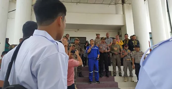 demoprojo Honor Belum Dibayar, Aparat Desa di Konawe Demo di Kantor Bupati