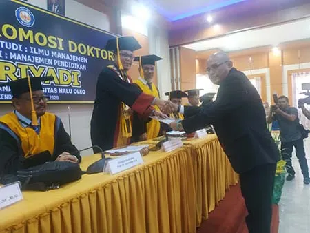Kadis Dikbud Konawe Raih Gelar Doktor dengan IPK 4,0