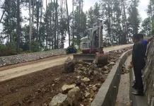 DPRD Koltim Tinjau Proyek Drainase yang Diduga Bermasalah DPRD Koltim Tinjau Proyek Drainase yang Diduga Bermasalah