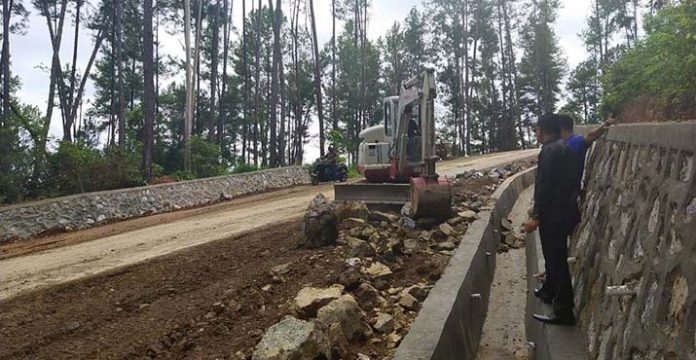 DPRD Koltim Tinjau Proyek Drainase yang Diduga Bermasalah