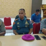 Oknum TNI AL Bantah Todongkan Pistol ke Pimpinan Pesantren di Kolaka Oknum TNI AL Bantah Todongkan Pistol ke Pimpinan Pesantren di Kolaka