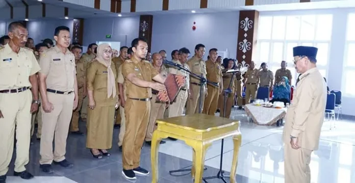 Kembali Lantik 282 Aparaturnya, Surunuddin : Jangan Ada yang Terlibat Politik