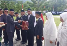 Peringati HAB, Kemenag Kolut Beri Penghargaan untuk Guru dan Siswa Berprestasi Peringati HAB, Kemenag Kolut Beri Penghargaan untuk Guru dan Siswa Berprestasi
