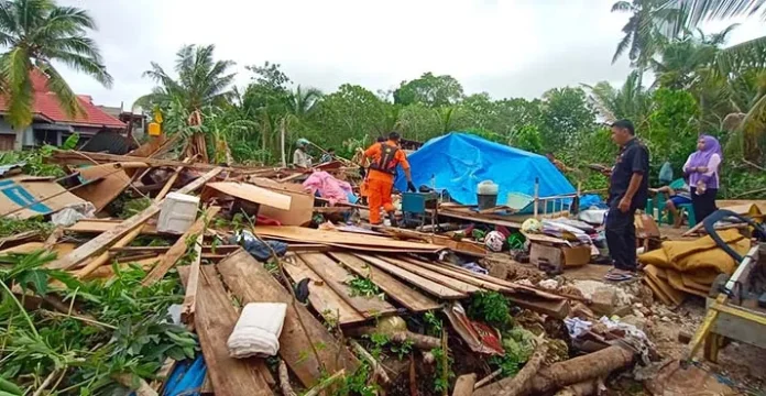 Puting Beliung Terjang Tiga Desa di Wakatobi, 10 Rumah Rusak