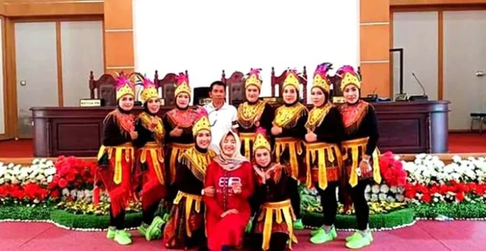 Sekretariat DPRD Konut Raih Juara l Lomba Senam Kreasi