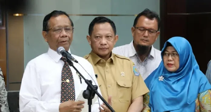 Mahfud md Mahfud juga menjamin WNI yang dipulangkan dari Wuhan dalam kondisi sehat, namun perlu dilakukan beberapa tindakan sesuai standar internasional.