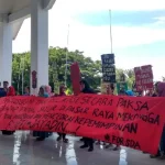 Dagangan Tak Laku, Pedagang Sayur Demo DPRD Kolaka Dagangan Tak Laku, Pedagang Sayur Demo DPRD Kolaka