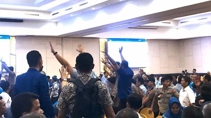 Sidang Kongres V PAN Ricuh, Mulfachri dan Tim Keluar Ruangan