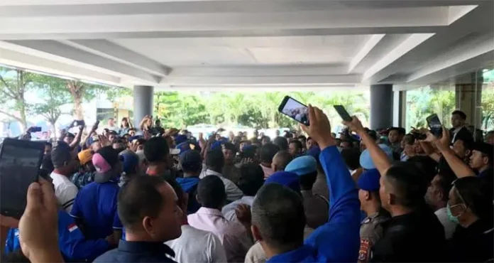 KONGRES V PAN Hari Kedua Kongres, Kubu Zulhas dan Mulfachri Ricuh