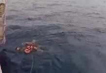 Prajurit TNI Selamatkan Penumpang Kapal Pelni yang Tenggelam Prajurit TNI Selamatkan Penumpang Kapal Pelni yang Tenggelam