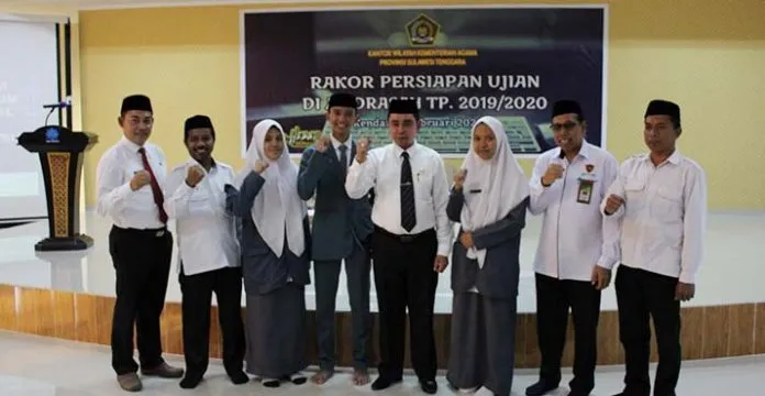 3 Siswa MAN IC Kendari Terpilih Ikut AYIMUN di Malaysia