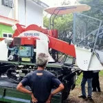 Dua Kelompok Tani di Kolut Dapat Bantuan Alsintan Pemanen Kombinasi Dua Kelompok Tani di Kolut Dapat Bantuan Alsintan Pemanen Kombinasi