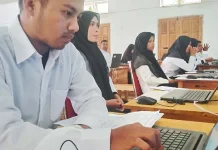 Sesi Pertama Tes CASN Muna Tuntas, Enceng Kasim Kantongi Nilai Tertinggi 391 Poin Sesi Pertama Tes CASN Muna Tuntas, Enceng Kasim Kantongi Nilai Tertinggi 391 Poin
