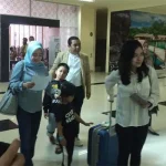 Cerita Yayu Mahasiswi di Wuhan Asal Kendari, Tetap Lanjutkan Kuliah Via Online Yayu Indah Maharani Hidayatullah, mahasiswi Hubey University of Science and Technology di Kota Wuhan, China, asal Kota Kendari, Sulawesi Tenggara (Sultra) akhirnya bernapas lega, Setelah tiba di Bandara Haluoleo, Konawe Selatan (Konsel), Sultra.