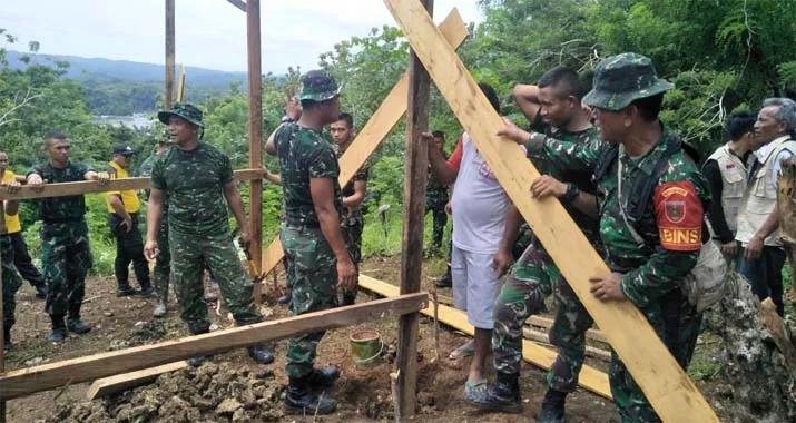 TNI Polri Renovasi Rumah Kakek La Nggugu