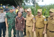 TNI Polri Renovasi Rumah Kakek La Nggugu TNI Polri Renovasi Rumah Kakek La Nggugu