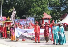 Kenakan Pakaian Adat, Ribuan Peserta Defile Ramaikan Perayaan HUT Kolaka Kenakan Pakaian Adat, Ribuan Peserta Defile Ramaikan Perayaan HUT Kolaka
