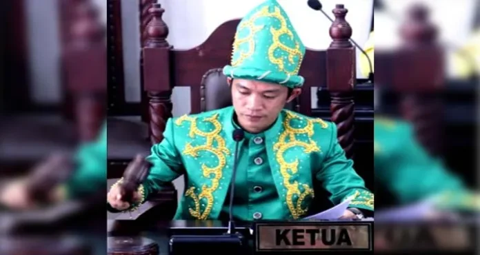 Ketua DPRD Konut Ikhbar