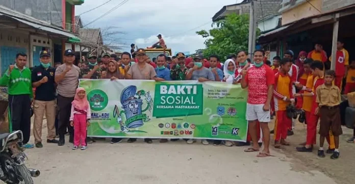 IPPMAL KDI Bersama Aparat Bersihkan Sampah di Pasar dan Dermaga