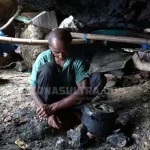 Seorang Kakek di Baubau Hidup Sebatangkara Dalam Gua Selama 10 Tahun Seorang Kakek di Baubau Hidup Sebatangkara Dalam Gua Selama 10 Tahun