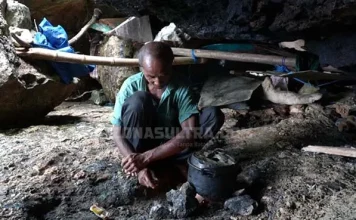 Seorang Kakek di Baubau Hidup Sebatangkara Dalam Gua Selama 10 Tahun Seorang Kakek di Baubau Hidup Sebatangkara Dalam Gua Selama 10 Tahun