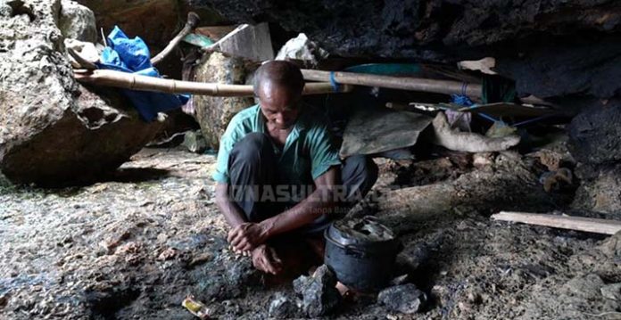 Seorang Kakek di Baubau Hidup Sebatangkara Dalam Gua Selama 10 Tahun