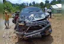 Mobil Hilux Terjungkir Saat Lintasi Jalan Amblas di Lambuduria Konut Mobil Hilux Terjungkir Saat Lintasi Jalan Amblas di Lambuduria Konut