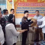 KPU Konkep Terima Berkas Dukungan Satu Paslon Cabup Jalur Independen KPU Konkep Terima Berkas Dukungan Satu Paslon Cabup Jalur Independen