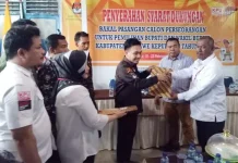 KPU Konkep Terima Berkas Dukungan Satu Paslon Cabup Jalur Independen KPU Konkep Terima Berkas Dukungan Satu Paslon Cabup Jalur Independen