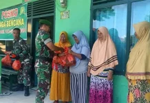 Peduli Sesama, Koramil Lasusua Bagi Sembako pada Warga Kurang Mampu Peduli Sesama, Koramil Lasusua Bagi Sembako pada Warga Kurang Mampu