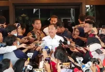 Empat Mahasiswi dari Wuhan Diserahkan ke Pemda Empat Mahasiswi dari Wuhan Diserahkan ke Pemda