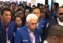 Asman Abnur Didampingi Hatta Rajasa Masuk ke Ruangan Kongres PAN Asman Abnur Didampingi Hatta Rajasa Masuk ke Ruangan Kongres PAN