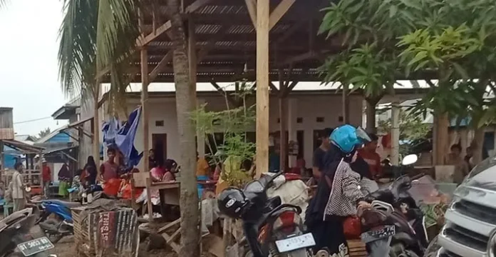 pasar_sorebombana Pasar Sore Bombana Makin Ramai Hingga Masuk Pekarangan Warga