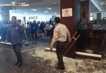 Kericuhan di Kongres PAN, Saling Lempar hingga Luka-luka Kericuhan di Kongres PAN, Saling Lempar hingga Luka-luka