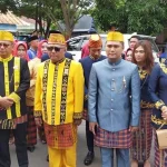 Musik Tradisional Tolaki Iringi Prosesi Lamaran Anak Bupati Konawe