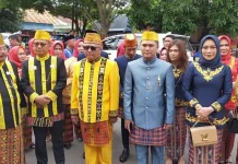 Musik Tradisional Tolaki Iringi Prosesi Lamaran Anak Bupati Konawe